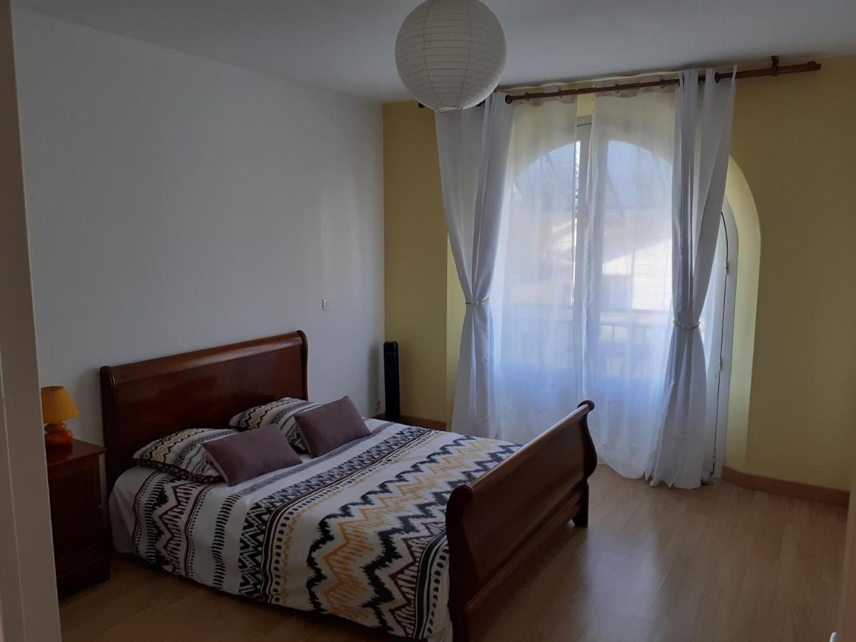 Appartement Spacieux Et Lumineux Олорон-Сен-Мари Екстериор снимка